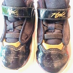 NIKE Jordan Flight Boy's Black With Gold Accents Size 8C Toddler